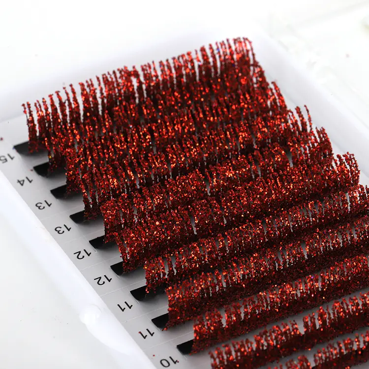Extensión de las pestañas de brillo rojo
